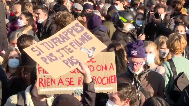 Francia: Égalité, Fraternité.. Liberté (di stampa) in dubbio