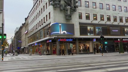 '자발적 거리두기' 강조하던 스웨덴도 결국 '부분 봉쇄' / YTN