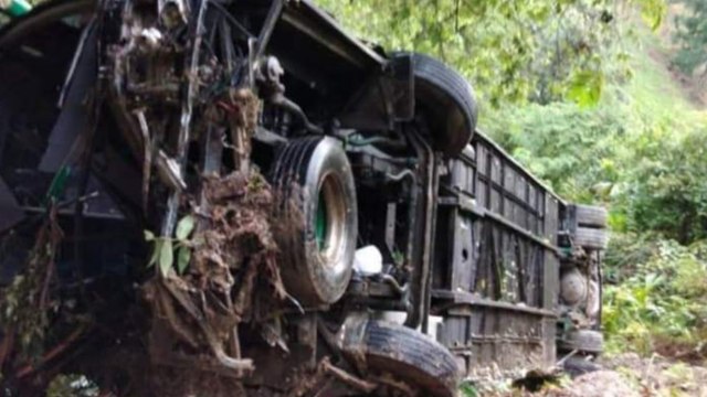 Cuatro personas muertas en Santander por aparatoso accidente de bus en un abismo