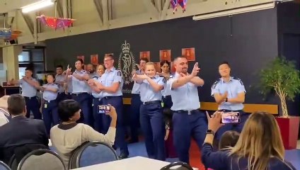 ضباط الشرطة النيوزيلندية يرقصون على أغاني هندية: فيديو مبهج 