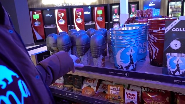 Diversão na Piscina e Brincadeiras das Princesas com Sophia Isabella e Alice Princesas Episódio (14)