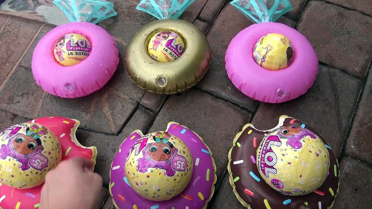 Diversão na Piscina e Brincadeiras das Princesas com Sophia Isabella e Alice Princesas Episódio  (15)