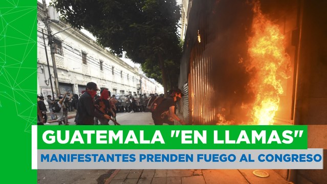 Manifestantes prenden llamas a Congreso en Guatemala