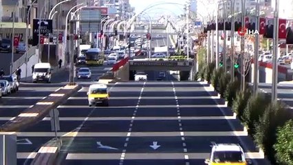 Sokağa çıkma kısıtlaması bitti, Diyarbakır’da trafik yoğunlaştı