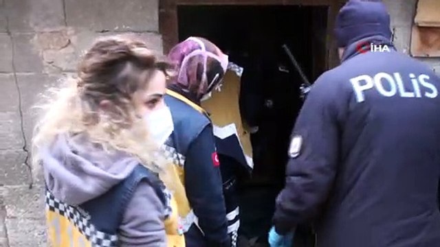 Alkollü şahıs girdiği kümeste sızıp kaldı