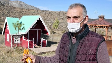 SİVAS - Torunlarına yaptığı ahşap çocuk evleri için Türkiye'nin dört bir yanından sipariş alıyor