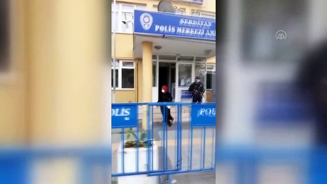 SAKARYA - Emniyet ekipleri KPSS'ye geç kalanların imdadına yetişti