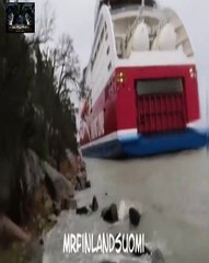Encalla un ferry en Finlandia con mas de cuatrocientas personas a bordo