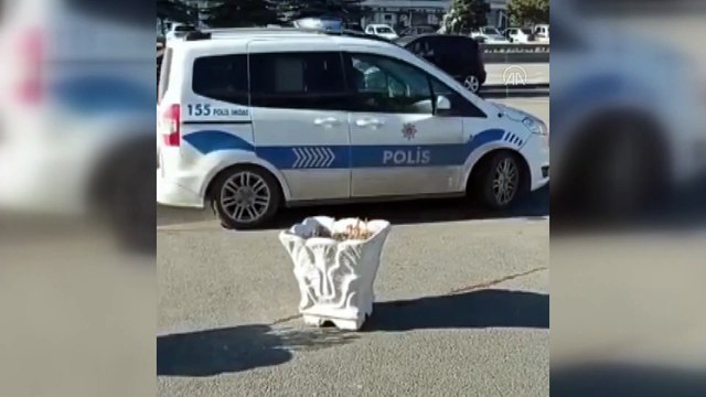 KARS - Sınava girerken kimliğini unutan aday için polisler seferber oldu