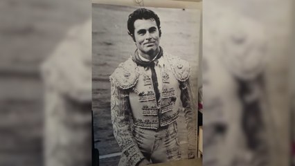 Kiko Rivera recibe un cuadro de Paquirri