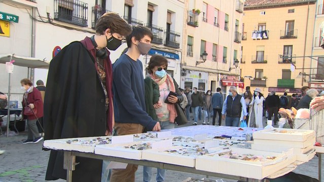 El Rastro reabre entre críticas de los vendedores por la organización