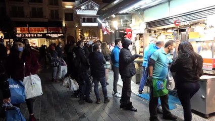 Kısıtlama öncesi Taksim ve İstiklal Caddesinde yoğunluk