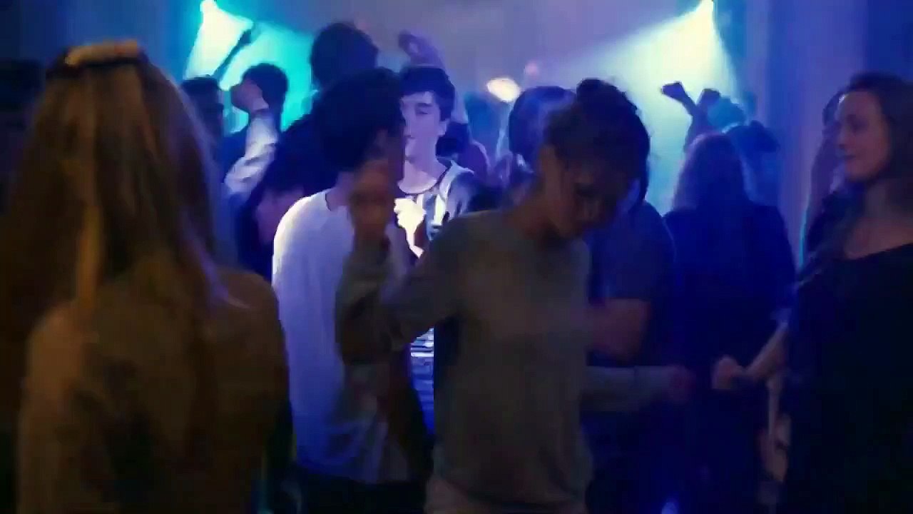 Jung und Schön (Offizieller deutscher Trailer)