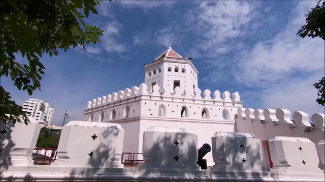 Santichaiprakarn Park and Phra Sumen Fort in Bangkok, Thailand