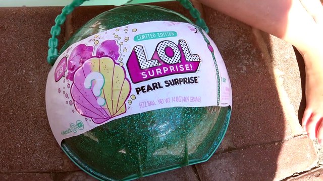 Diversão na Piscina e Brincadeiras das Princesas com Sophia Isabella e Alice Princesas Episódio (16)