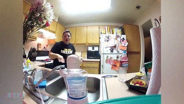 Videos De Risa 2020 nuevos ● Videos Graciosos - Bromas divertidas estupidas y Graciosas de personas(480P)_1