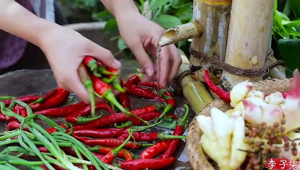Read a book to play a must-have snack - Spicy torn beef jerky