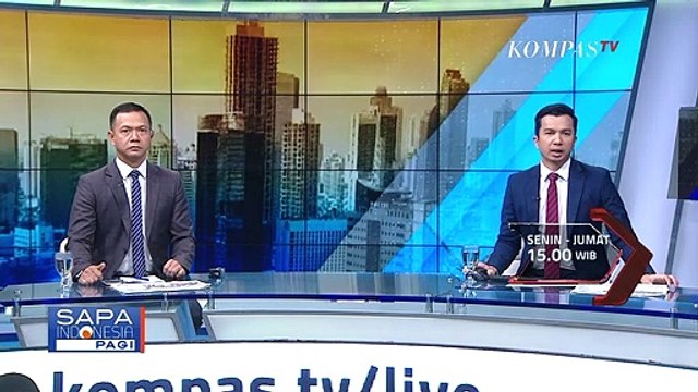 Satpol PP Dibantu TNI-Polri Copot Baliho Rizieq Shihab yang Tak Berizin