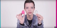Las editoras prueban aplicadores de maquillaje| ActitudFem