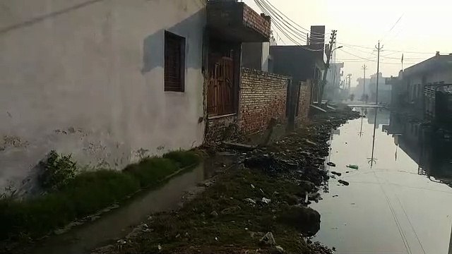 आगरा: स्मार्ट सिटी की पोल खोलती हुई देखें यह तस्वीरें