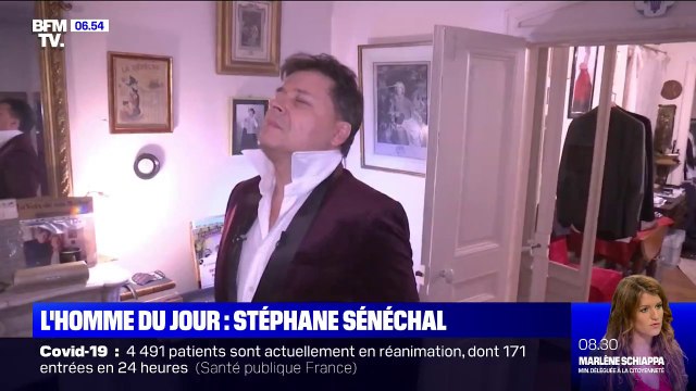 Le ténor d'opéra Stéphane Sénéchal continue de chanter depuis sa fenêtre