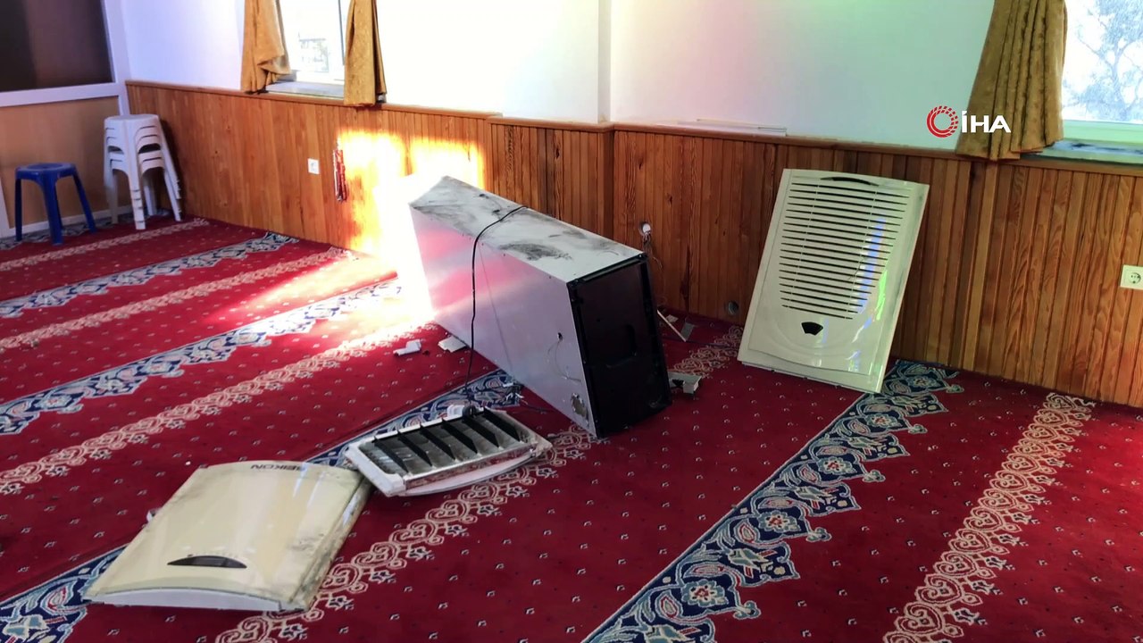 Heyelan nedeniyle ibadete kapatılan camiyi hırsızlar talan etti