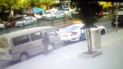 İçinde 1 milyon 200 bin liralık çekin bulunduğu çantayı çalıp kayıplara karıştılar