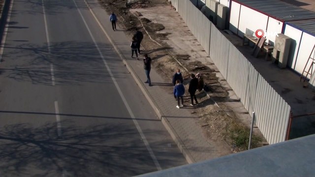 Takla atan araçtan burunları bile kanamadan çıktılar