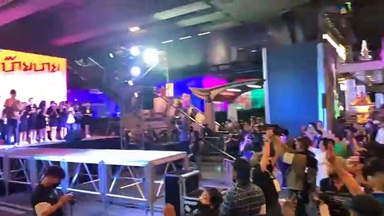 21-11-2563 บรรยากาศช่วงท้าย กลุ่ม #นักเรียนเลว และแนวร่วม ปิดถนนหน้าสยาม จัดงาน #บ๊ายบายไดโนเสาร์ พูดทุกเรื่องที่ 'เขา' ไม่อยากฟัง
