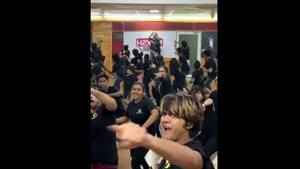 Dhanashree Verma Mirror Dance on Ishq Tera Tadpave song video viral