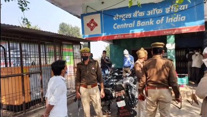इकदिल थाना पुलिस ने बैंकों का लिया जायजा संदिग्ध लोगों की की चेकिंग