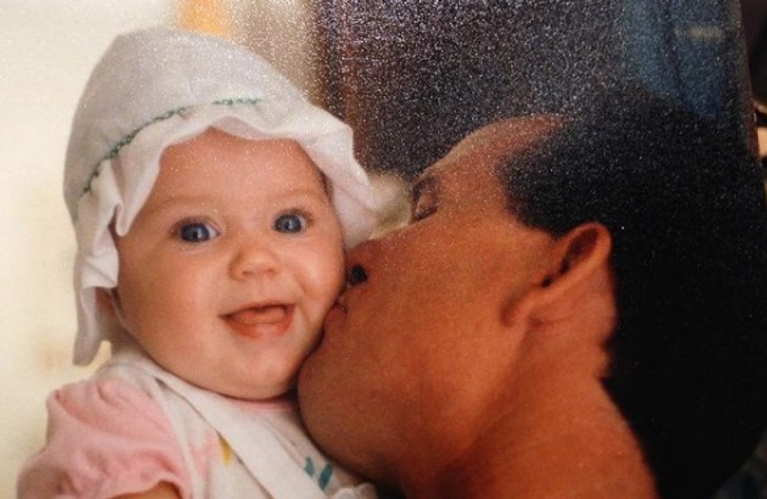 Katy Perry dedicates American Music Awards performance to her dad