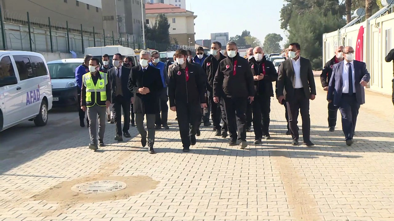 İZMİR - Geçici konaklama merkezi depremzedeleri ağırlamaya başladı