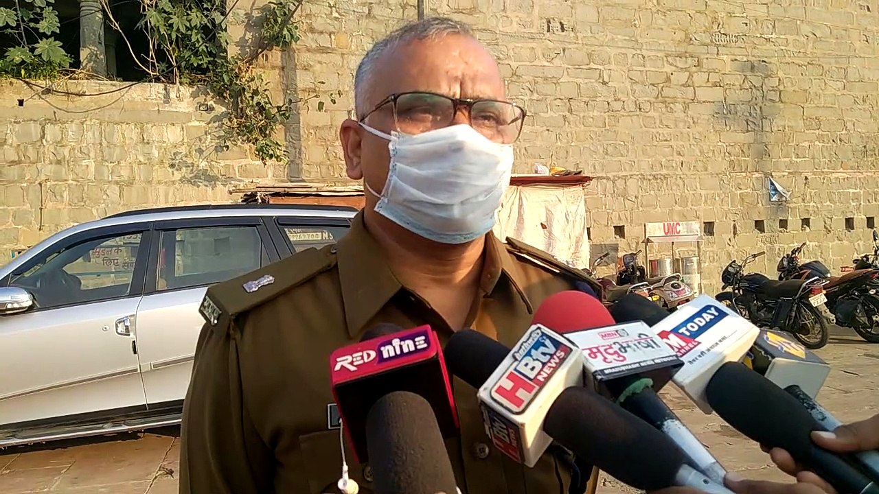 देवास रोड स्थित पॉलिटेक्निक कॉलेज में अस्थाई जे...