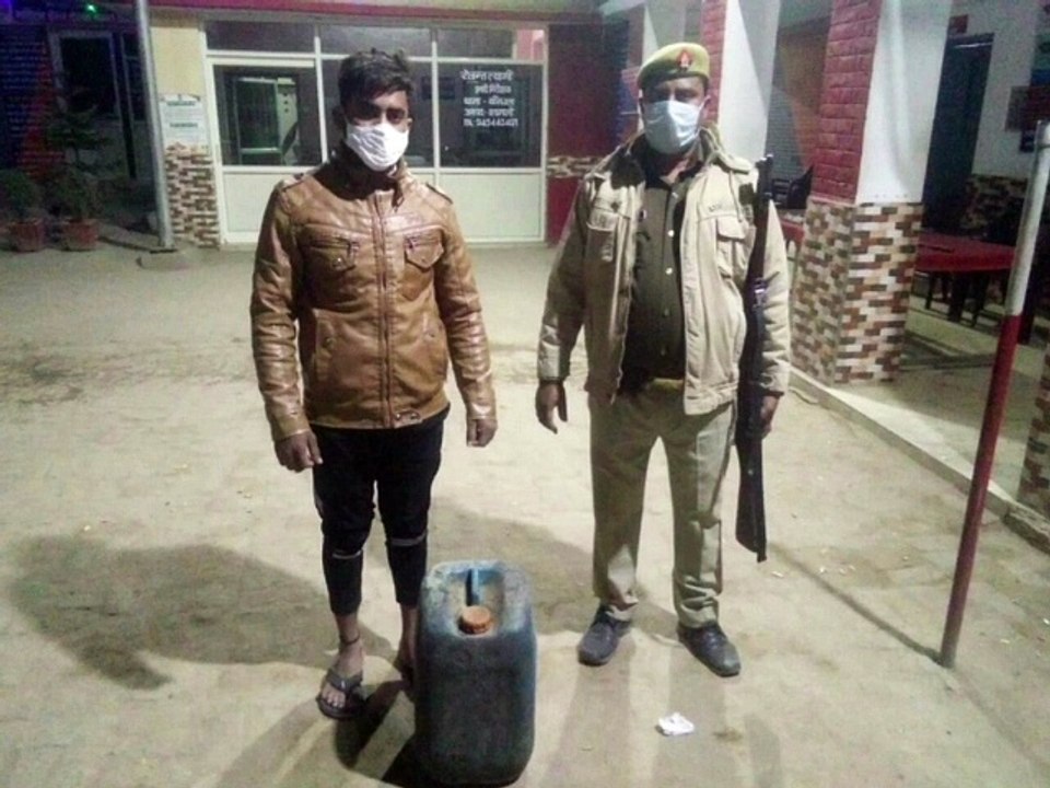 20 लीटर अवैध शराब के साथ कांधला पुलिस ने तस्कर को किया गिरफ्तार