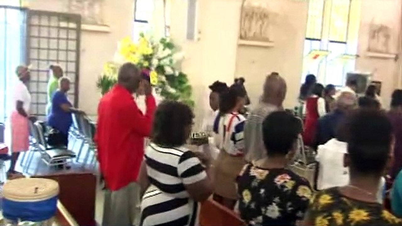 Hundreds Attend Easter Mass