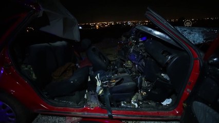 ANTALYA - Otomobil ile kamyon çarpıştı: 2 ölü