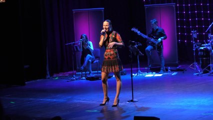 Péter Szabó Szilvia - Túl a Varázshegyen (Koncert Kecskemet 2020-11-03)