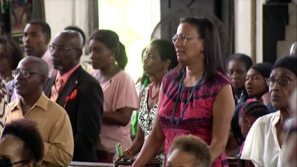 Deyalsingh Calls on Religious Leaders to Suspend Handshakes