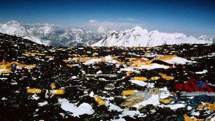 Gunung Everest Jadi Tempat Sampah Tertinggi di Dunia