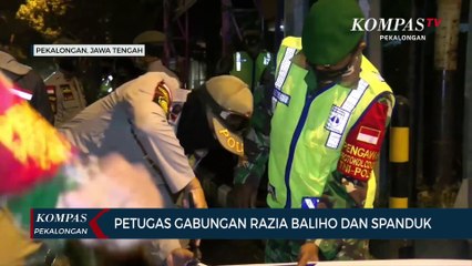Petugas Gabungan Razia Baliho Dan Spanduk
