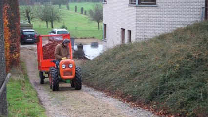 GOLDONI EXPORT + Remorque Devès T 23 - Les feuilles mortes se ramassent à la pelle ...