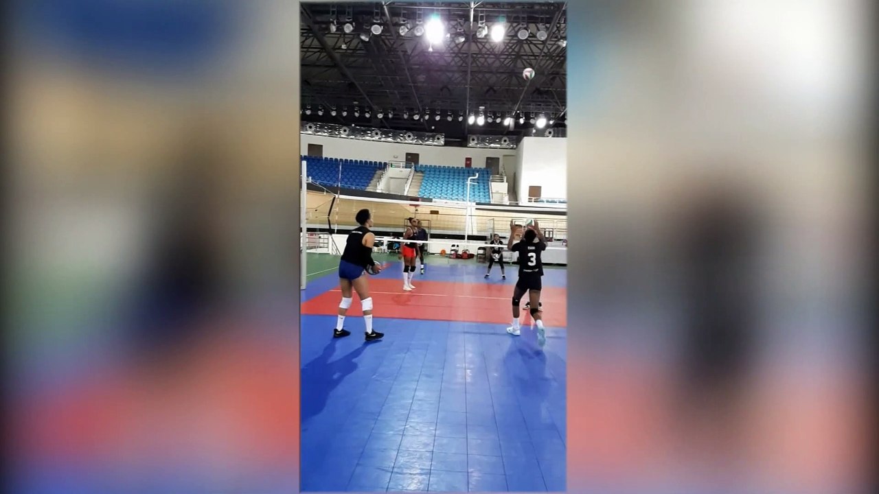 Volleyballers Begin Training