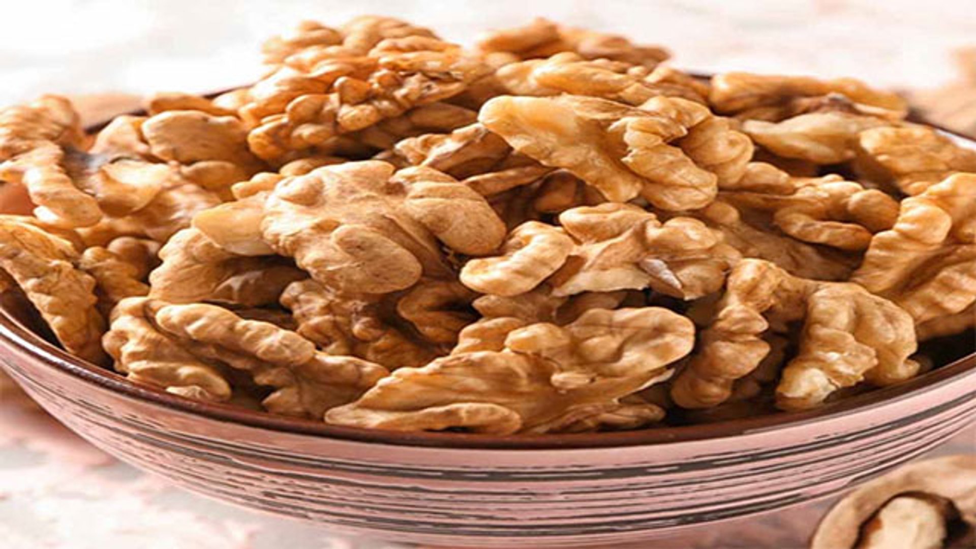 सर्दियों में भीगे हुए अखरोट खाने के हैं इतने फायदे । Soaked Walnut Health Benefit । Boldsky - video Dailymotion
