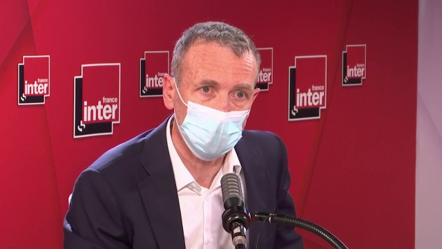 Danone n'envisage pas pour l'instant de céder sa filiale eau , principale touchée par la crise(Emmanuel Faber)