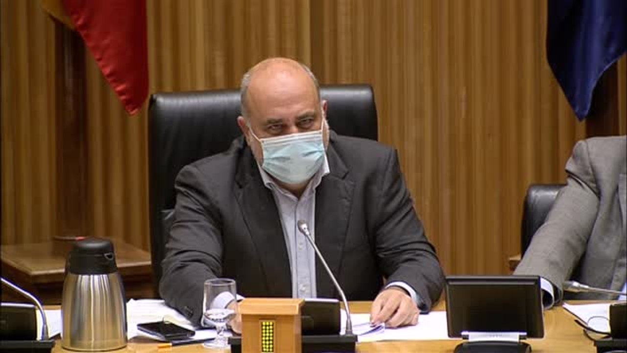 El diputado de EH Bildu Jon Iñarritu se solidariza con el padre de un asesinado por ETA, hoy diputado de la ultraderecha