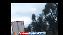 Andria - Canosa: camion incastrati sulla deviazione, troppo stretta per tutti - video