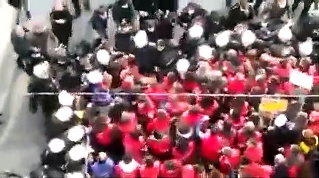 Birleşik Metal-İş üyesi işçilerin Ankara yürüyüşüne polis müdahalesi