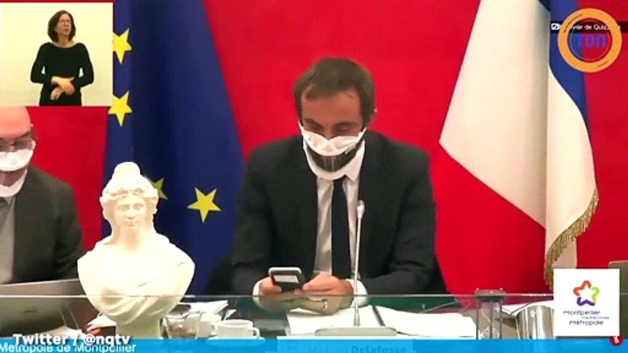 Rémi Gaillard fait très fort en apparaissant en caleçon lors du conseil de la Métropole de Montpellier !