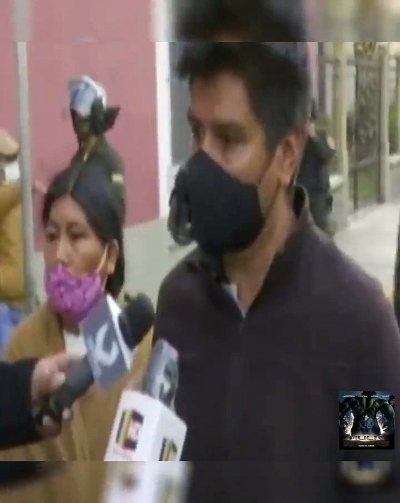 Duros enfrentamientos en Cochabamaba entre padres y policias por las ayudas escolares